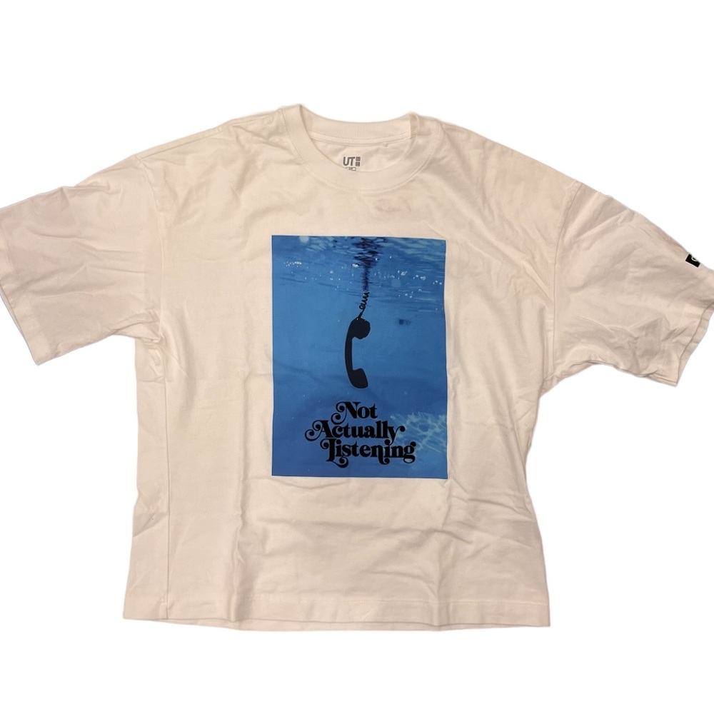 UNIQLO ‘long crop’ tee with velvet font